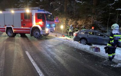 Fahrzeugbergung auf der L405 in Riegersberg